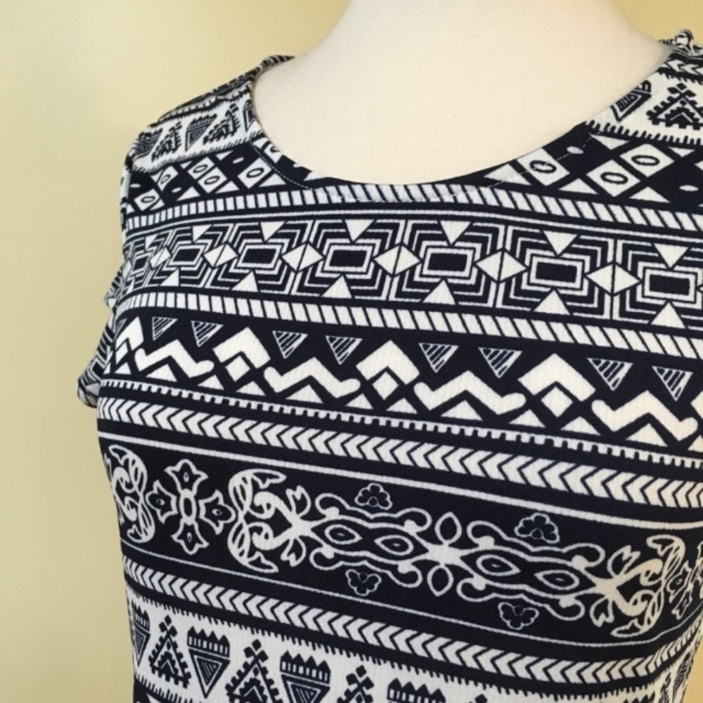 Modern Floral Striped Bodycon Dress - Picture 4 of 5